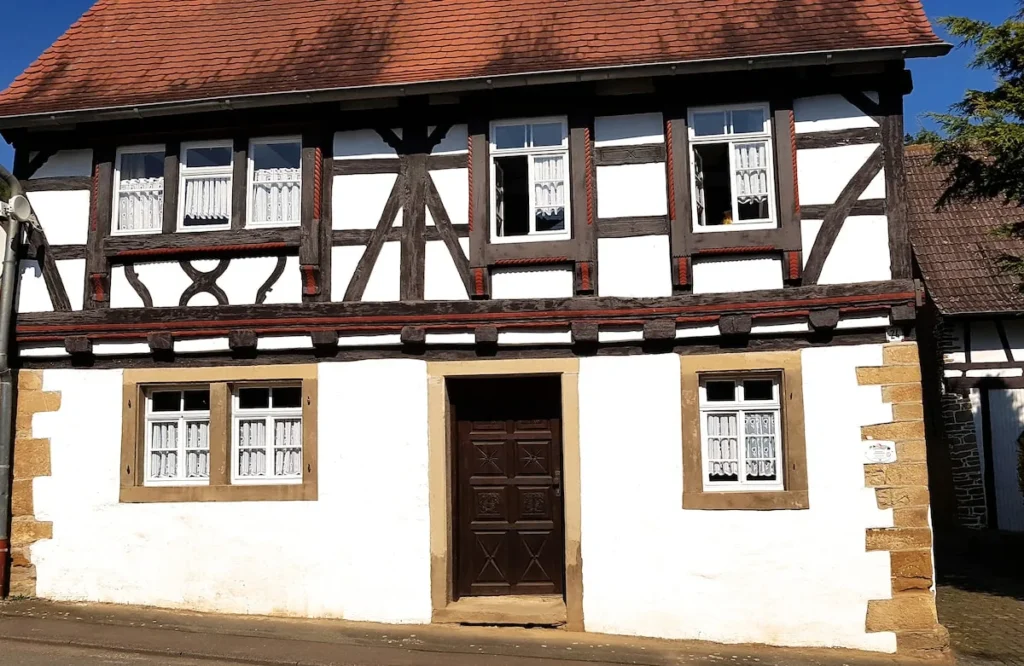Das Fachwerkhaus des Ferienhauses von außen