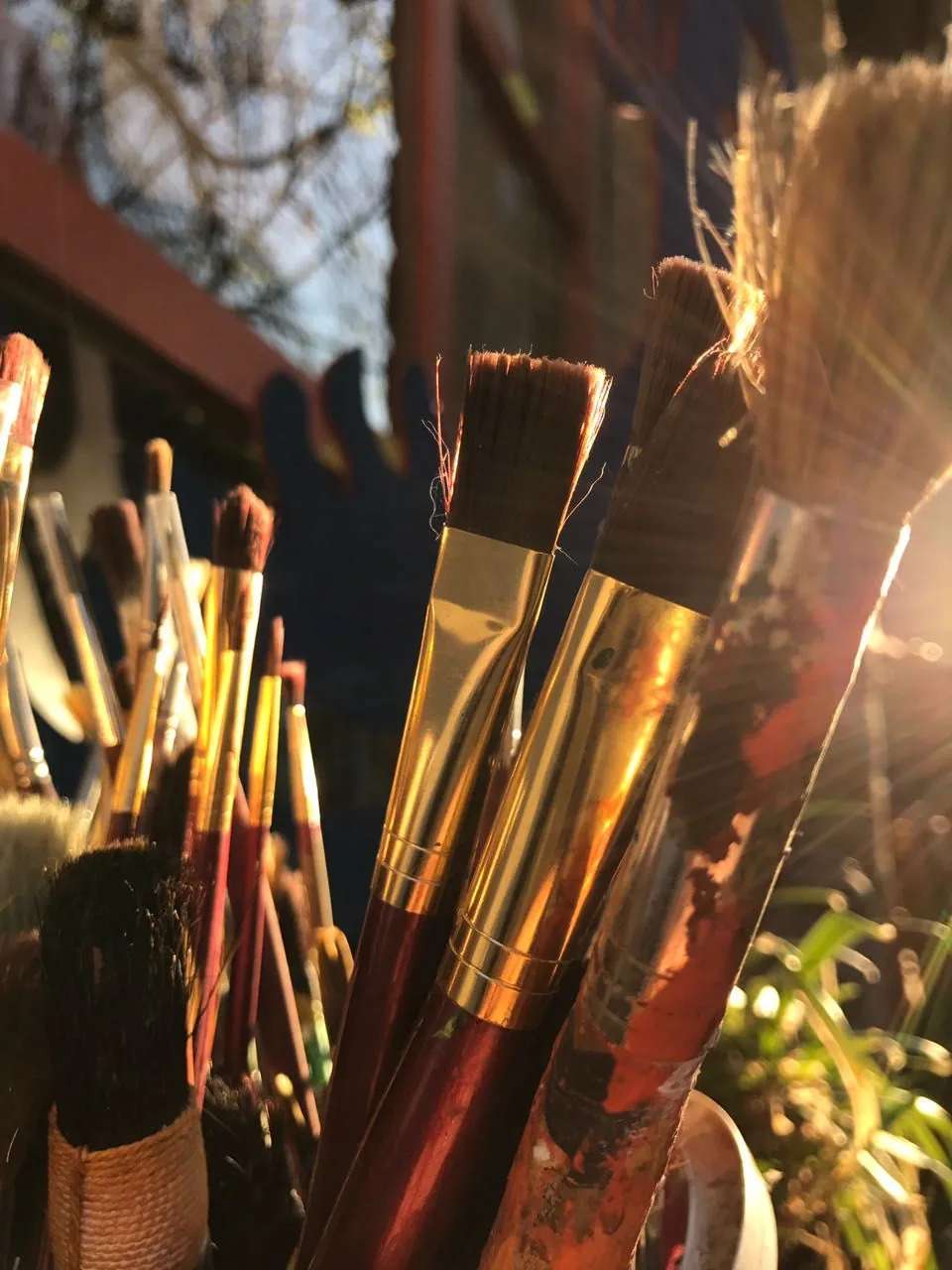 Pinsel im Atelier des Künstler-Hofs