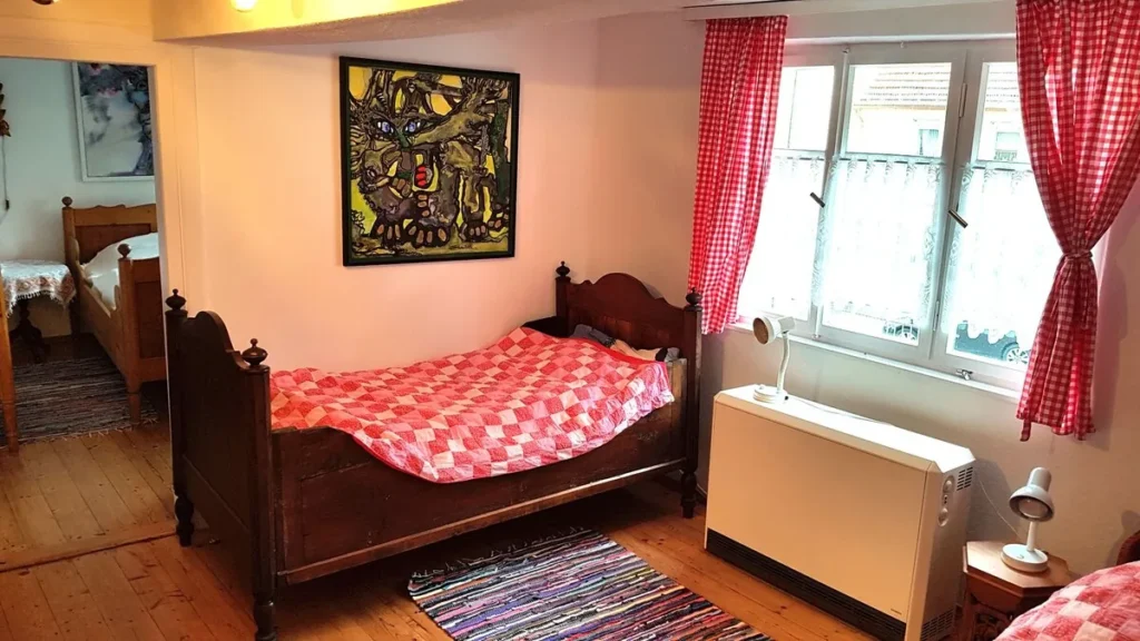 Schlafzimmer mit Blick in den Garten